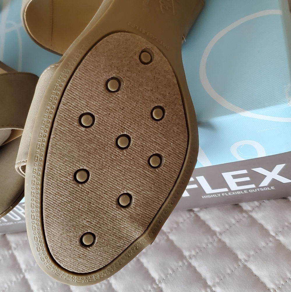 NEW! Life Stride Carissa Sandals - Picture 4 of 6
